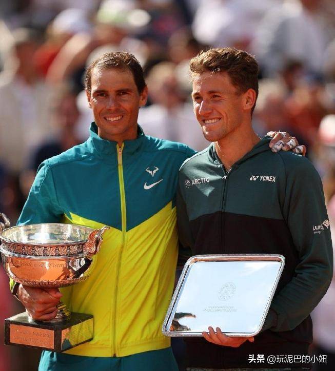 爱游戏体育-纳达尔重返赛场，持续失利首场状态出色，阿森纳观众沸腾！-爱游戏体育